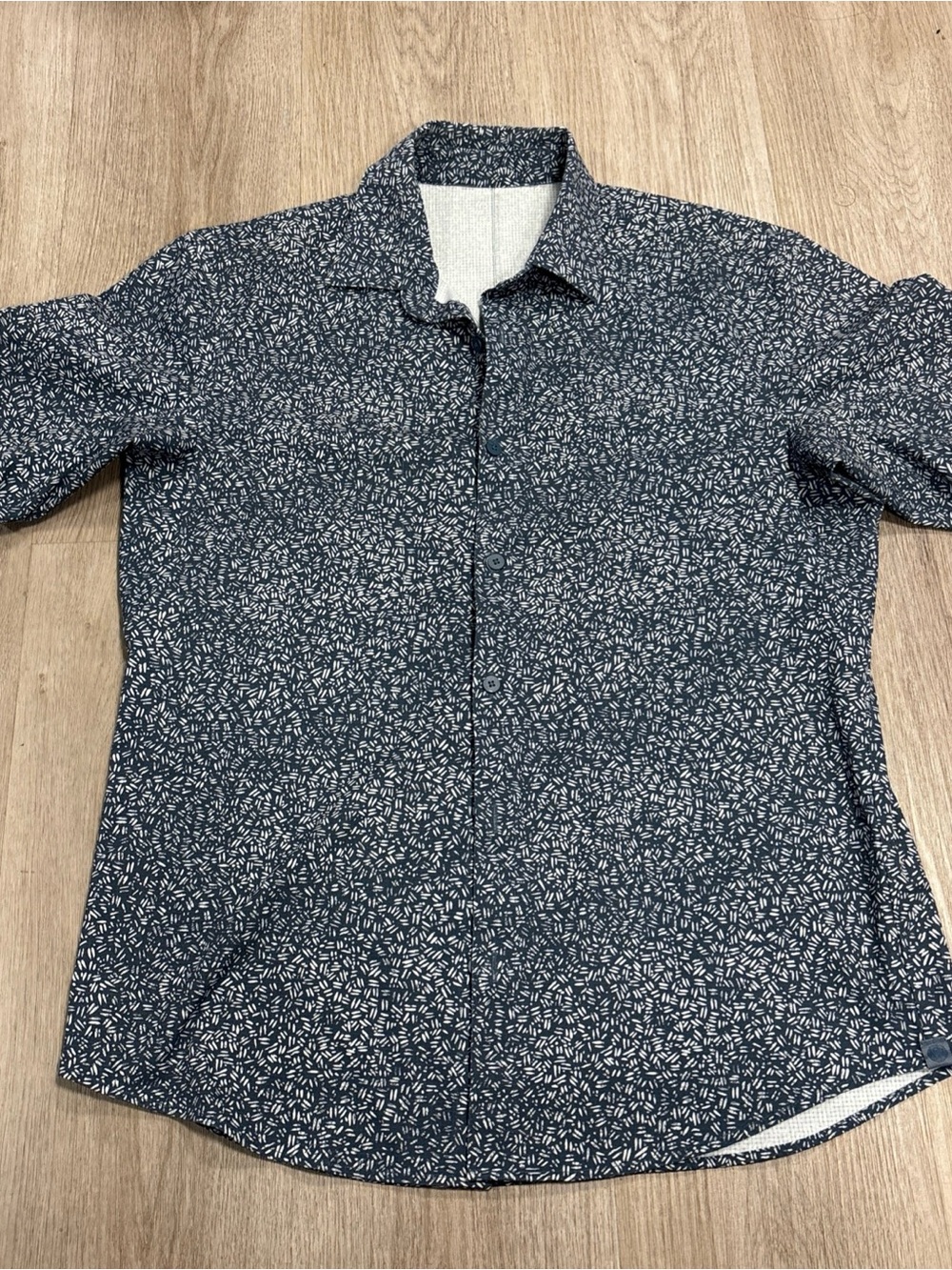 Lululemon Shirt Men's Medium Button Up Airing Easy Short Sleeve Blue AOP Print